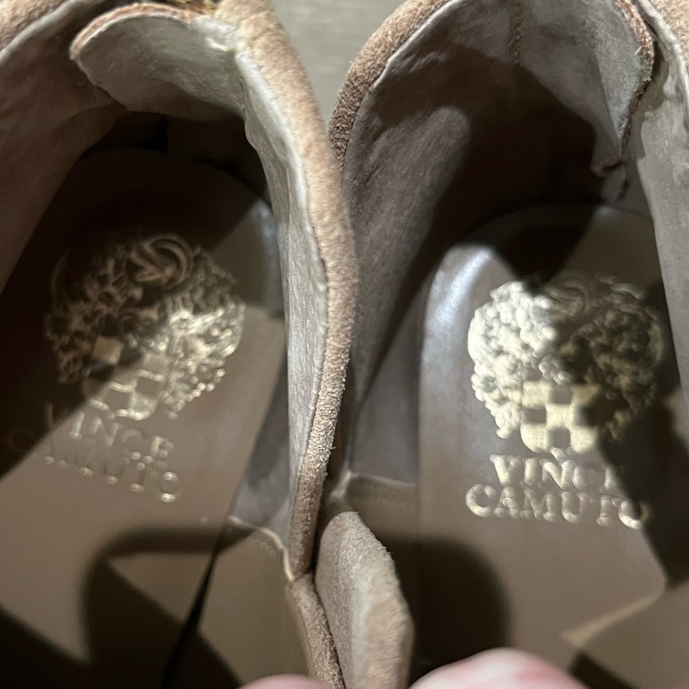 Vince Camuto Bibestie tan suede leather heeled booties boots size 9.5 - Picture 4 of 11